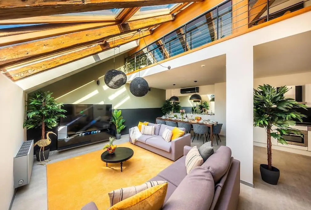 Ac Old Town Grand Luxury&Family Loft location